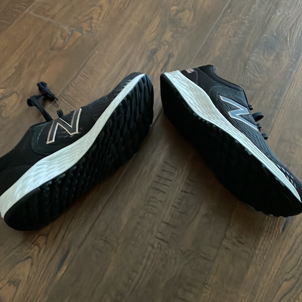 New Balance size 7.5 - Picture 3 of 4